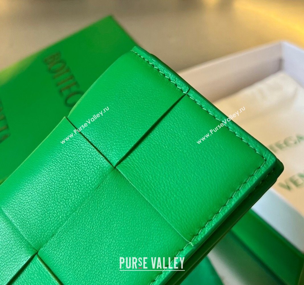 Bottega Veneta Cassette Business Card Case Wallet in Intrecciato Lambskin Parakeet Green 2023 651396 (WT-240919010)