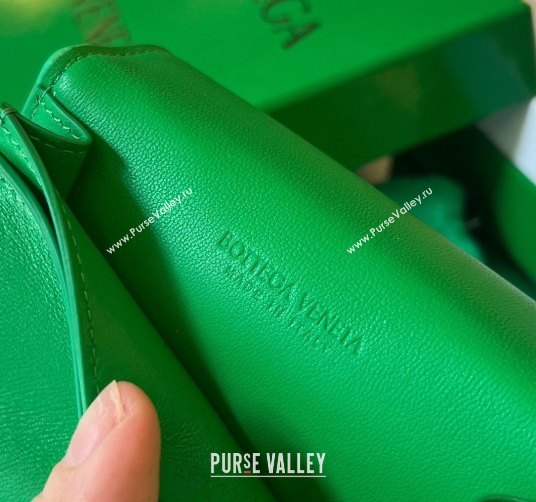 Bottega Veneta Cassette Business Card Case Wallet in Intrecciato Lambskin Parakeet Green 2023 651396 (WT-240919010)