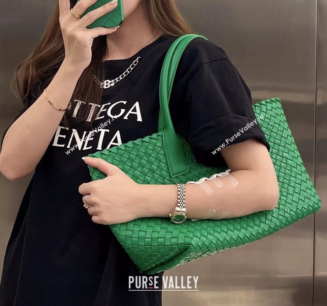 Bottega Veneta Medium Cabat Tote Bag in Intrecciato Leather Parakeet Green 2023 608810 (WT-231212074)