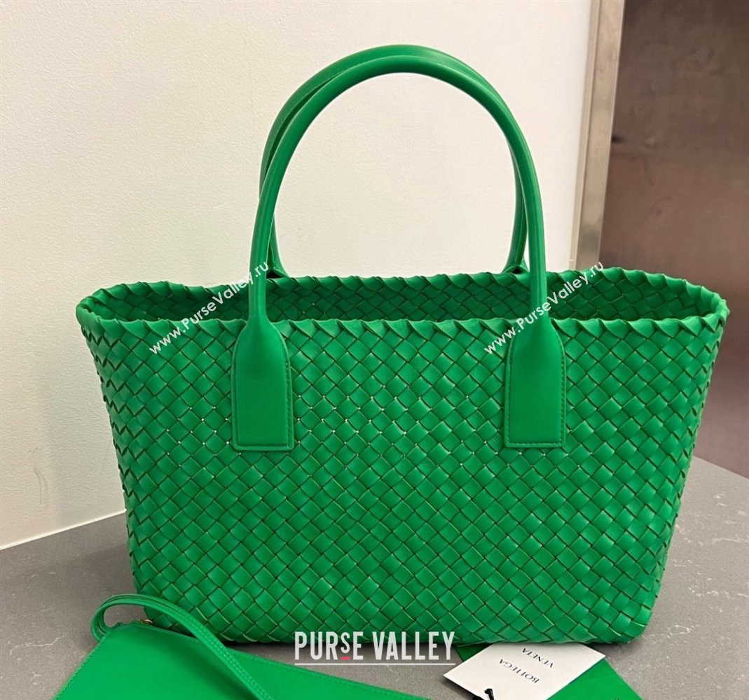 Bottega Veneta Medium Cabat Tote Bag in Intrecciato Leather Parakeet Green 2023 608810 (WT-231212074)