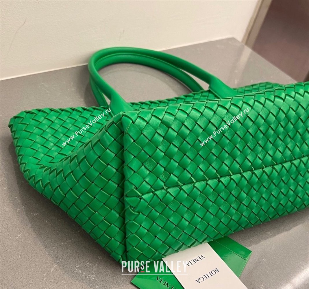 Bottega Veneta Medium Cabat Tote Bag in Intrecciato Leather Parakeet Green 2023 608810 (WT-231212074)