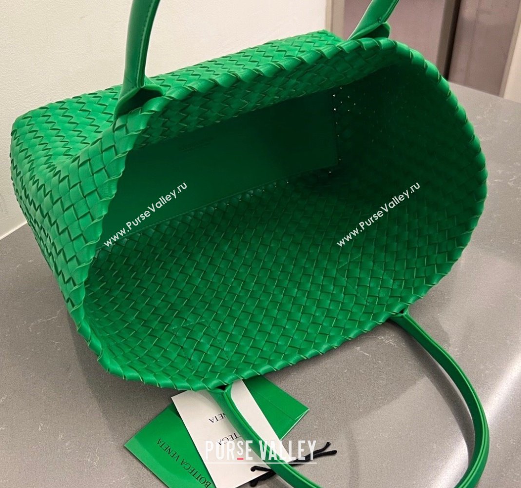 Bottega Veneta Medium Cabat Tote Bag in Intrecciato Leather Parakeet Green 2023 608810 (WT-231212074)