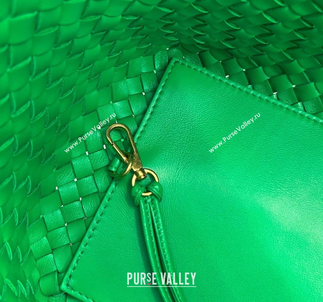 Bottega Veneta Medium Cabat Tote Bag in Intrecciato Leather Parakeet Green 2023 608810 (WT-231212074)