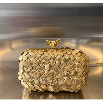 Bottega Veneta Knot Clutch Bag in Intrecciato Lamina Leather All Gold 2023 717622 (WT-231212063)