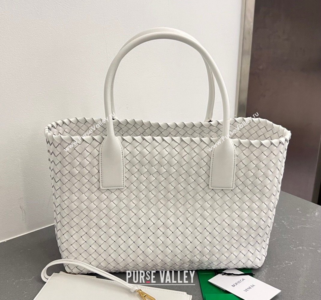 Bottega Veneta Medium Cabat Tote Bag in Intrecciato Leather White 2023 608810 (WT-231212078)