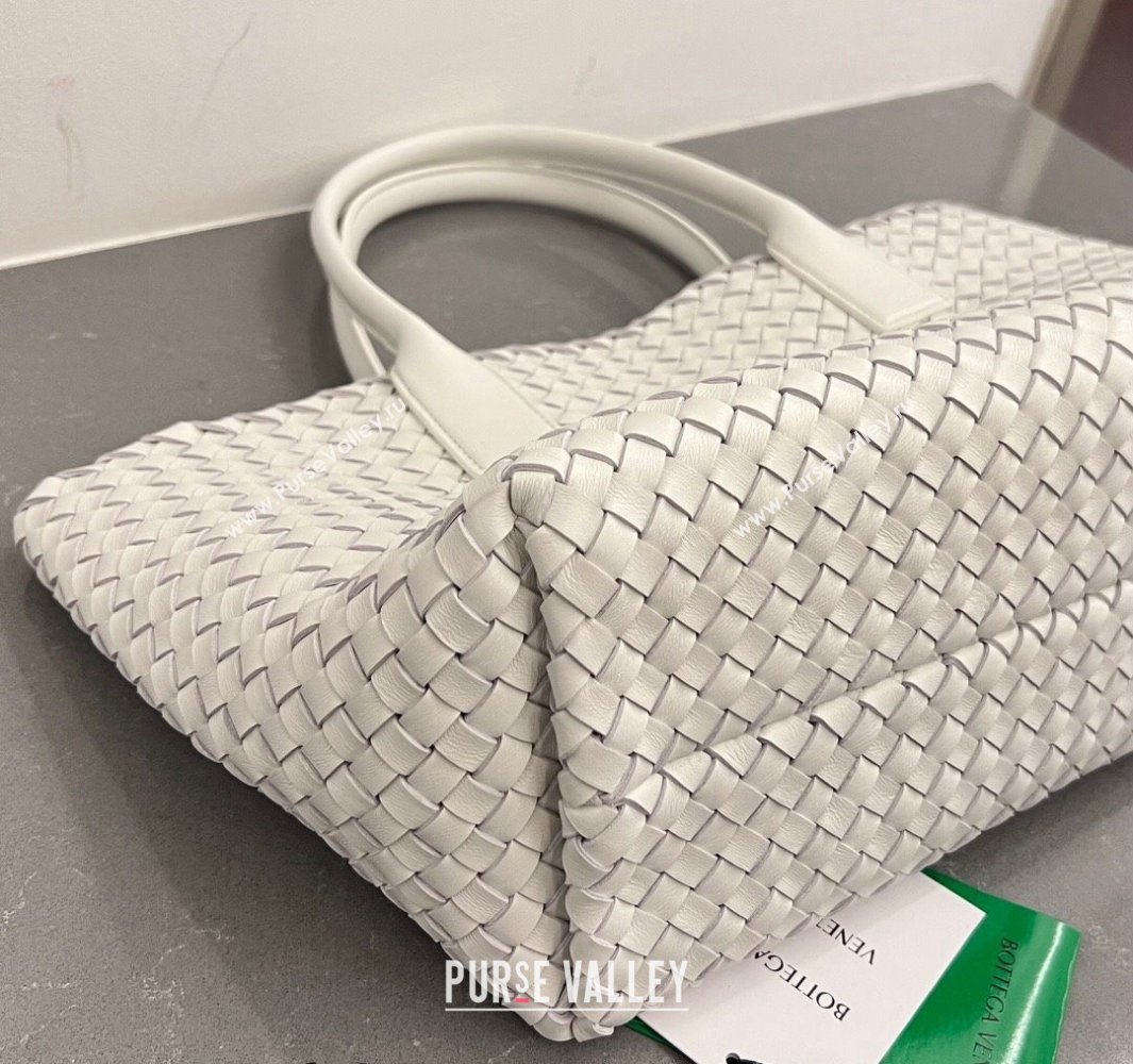 Bottega Veneta Medium Cabat Tote Bag in Intrecciato Leather White 2025 608810 (WT-250519098)