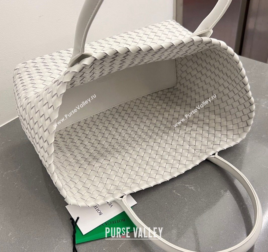 Bottega Veneta Medium Cabat Tote Bag in Intrecciato Leather White 2025 608810 (WT-250519098)
