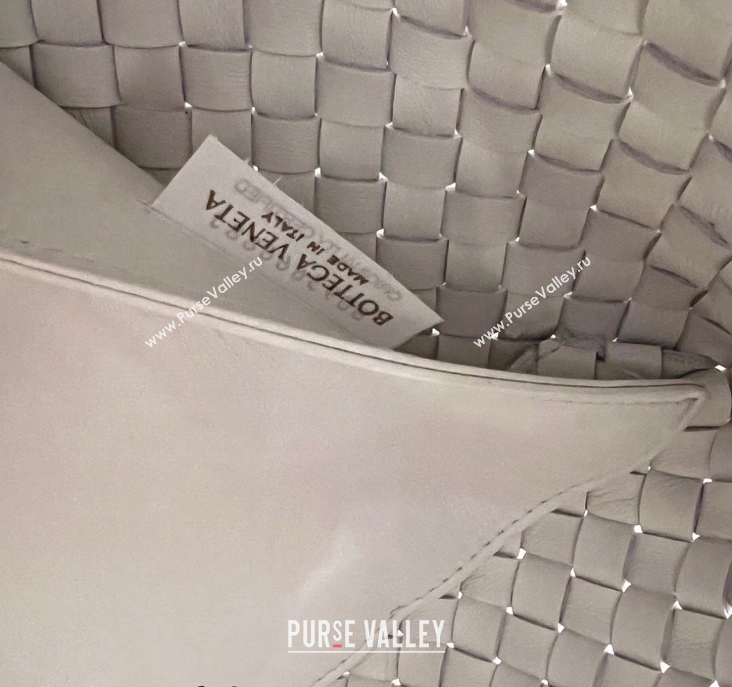 Bottega Veneta Medium Cabat Tote Bag in Intrecciato Leather White 2025 608810 (WT-250519098)