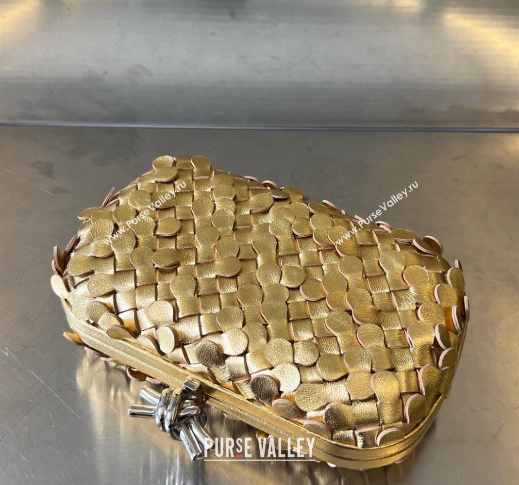 Bottega Veneta Knot Clutch Bag in Intrecciato Lamina Leather Gold1/Silver 2023 717622 (WT-231212064)