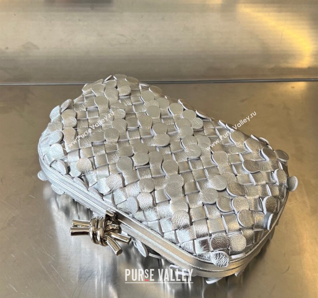 Bottega Veneta Knot Clutch Bag in Intrecciato Lamina Leather All Silver 2023 717622 (WT-231212065)