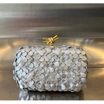 Bottega Veneta Knot Clutch Bag in Intrecciato Lamina Leather Silver1/Gold 2023 717622 (WT-231212062)