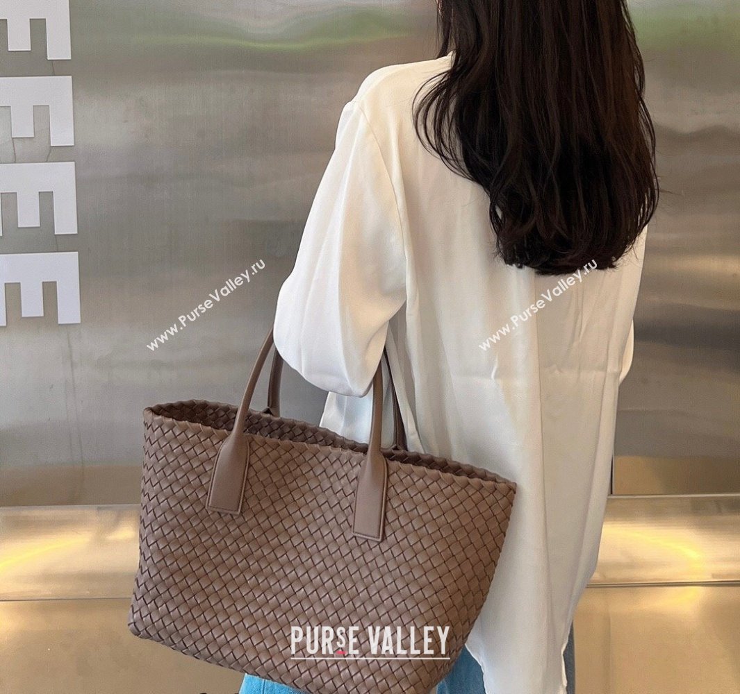 Bottega Veneta Medium Cabat Tote Bag in Intrecciato Leather Khaki 2025 608810 (WT-250519090)