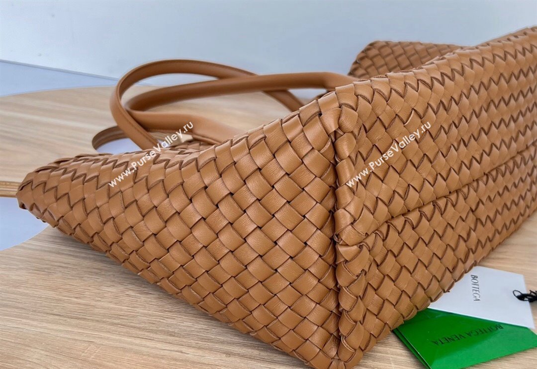 Bottega Veneta Medium Cabat Tote Bag in Intrecciato Leather Wood Brown 2025 608810 (WT-250519094)