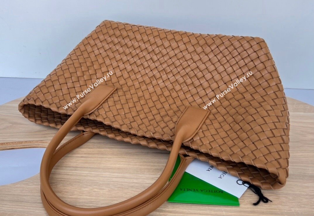 Bottega Veneta Medium Cabat Tote Bag in Intrecciato Leather Wood Brown 2023 608810 (WT-231212070)