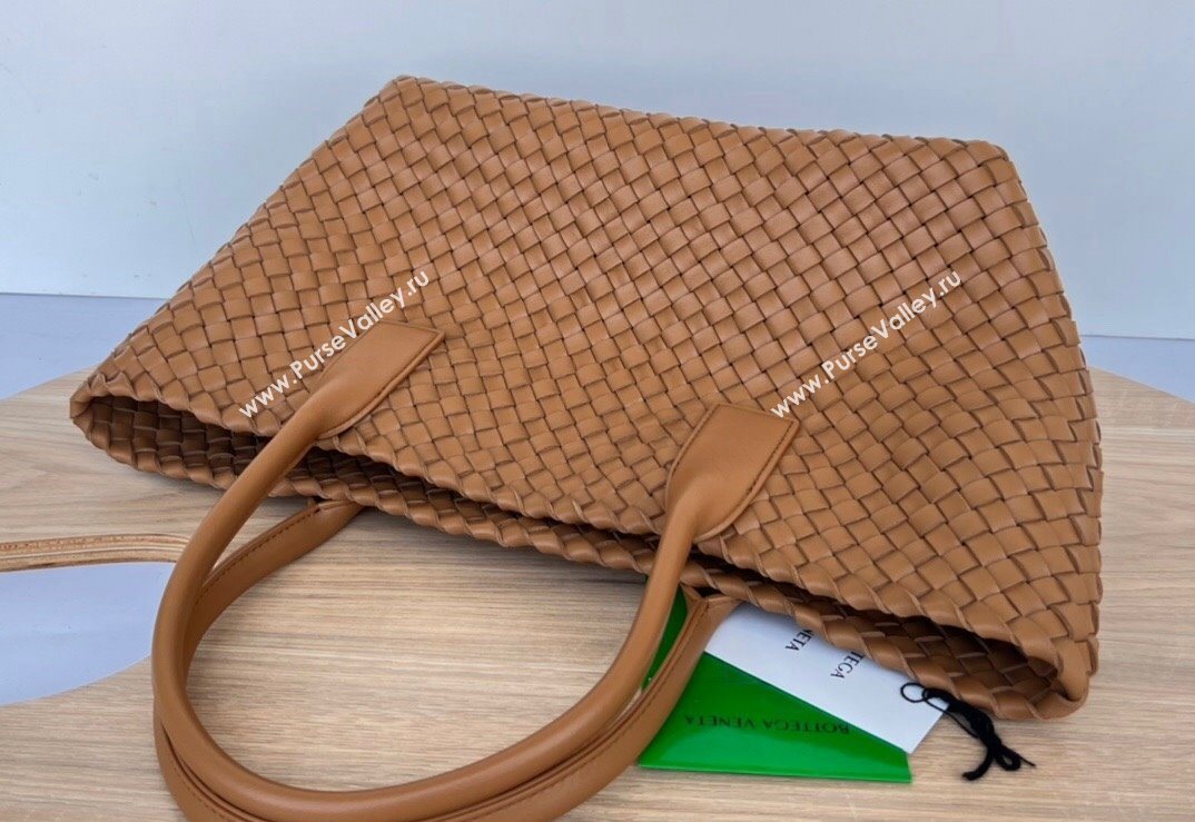 Bottega Veneta Medium Cabat Tote Bag in Intrecciato Leather Wood Brown 2025 608810 (WT-250519094)
