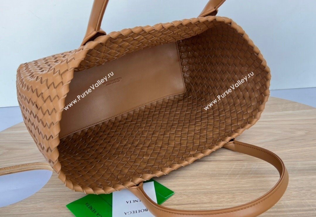 Bottega Veneta Medium Cabat Tote Bag in Intrecciato Leather Wood Brown 2025 608810 (WT-250519094)
