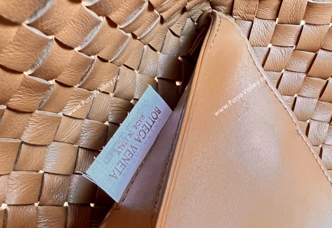 Bottega Veneta Medium Cabat Tote Bag in Intrecciato Leather Wood Brown 2025 608810 (WT-250519094)