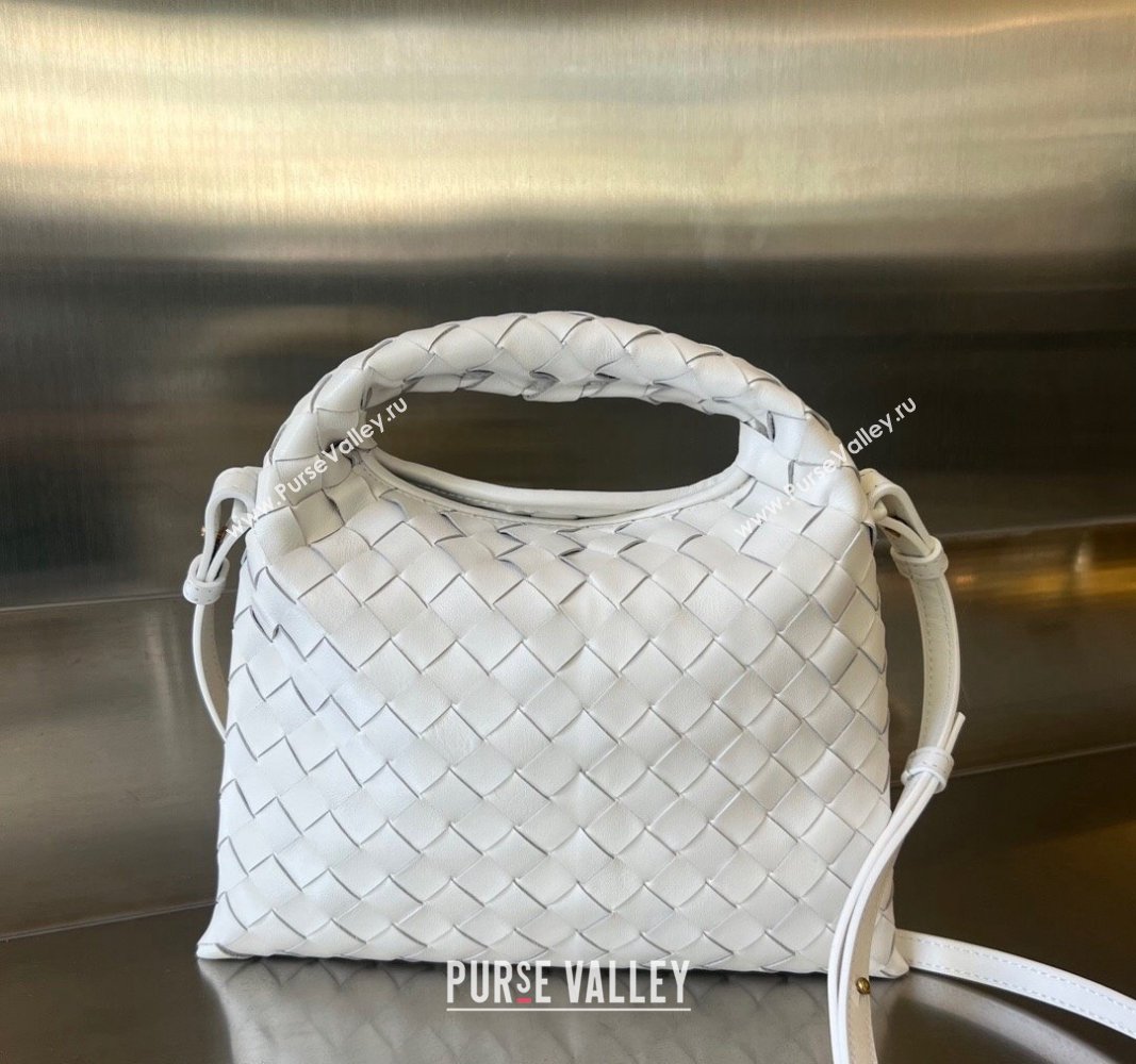 Bottega Veneta Mini Hop Hobo Bag in Intrecciato Leather White 2023 777586 (WT-240314051)