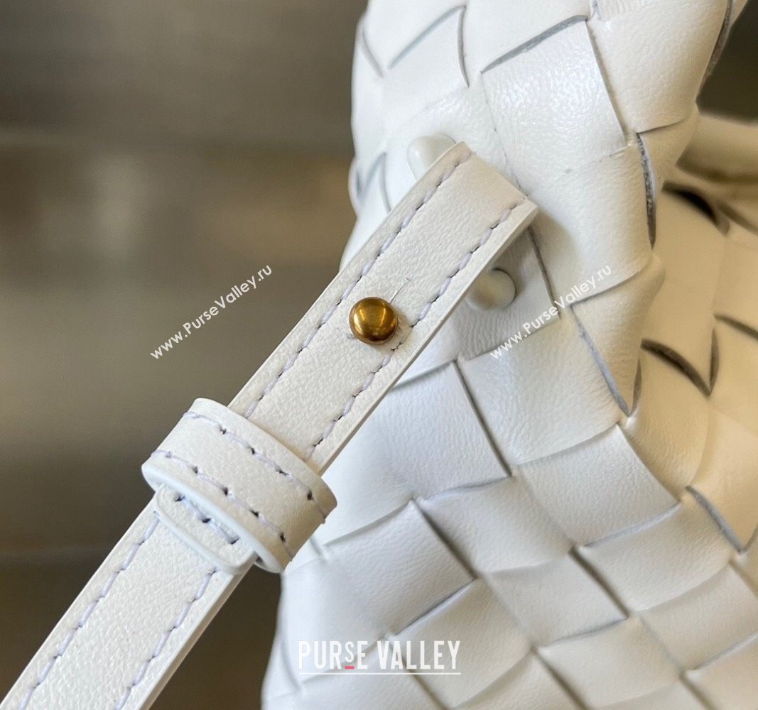 Bottega Veneta Mini Hop Hobo Bag in Intrecciato Leather White 2023 777586 (WT-240314051)