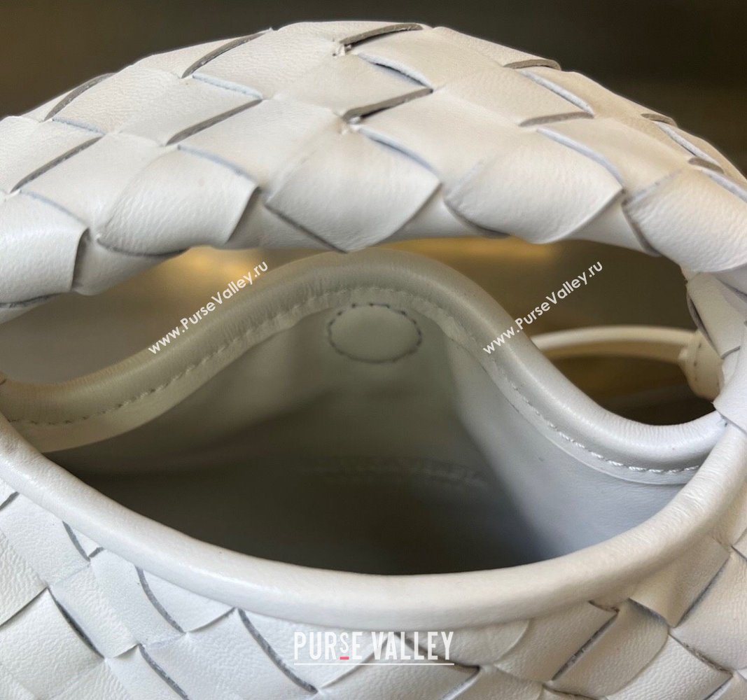Bottega Veneta Mini Hop Hobo Bag in Intrecciato Leather White 2023 777586 (WT-240314051)
