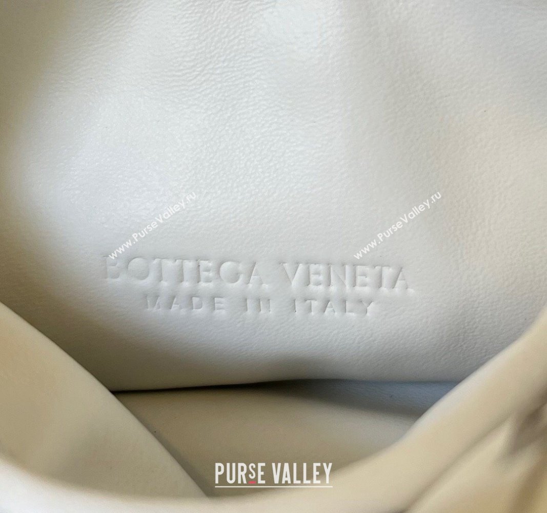 Bottega Veneta Mini Hop Hobo Bag in Intrecciato Leather White 2023 777586 (WT-240314051)