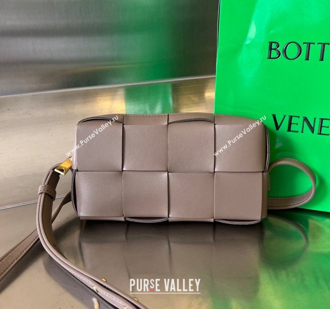 Bottega Veneta Mini Cassette Cross-Body Bag in Intreccio Leather Taupe Grey 2023 755031 (WT-240314049)