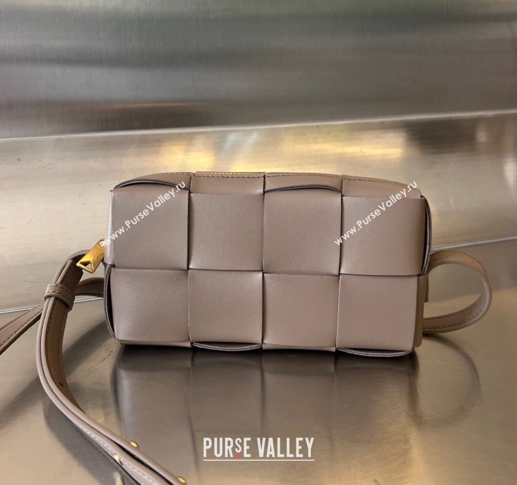 Bottega Veneta Mini Cassette Cross-Body Bag in Intreccio Leather Taupe Grey 2023 755031 (WT-240314049)