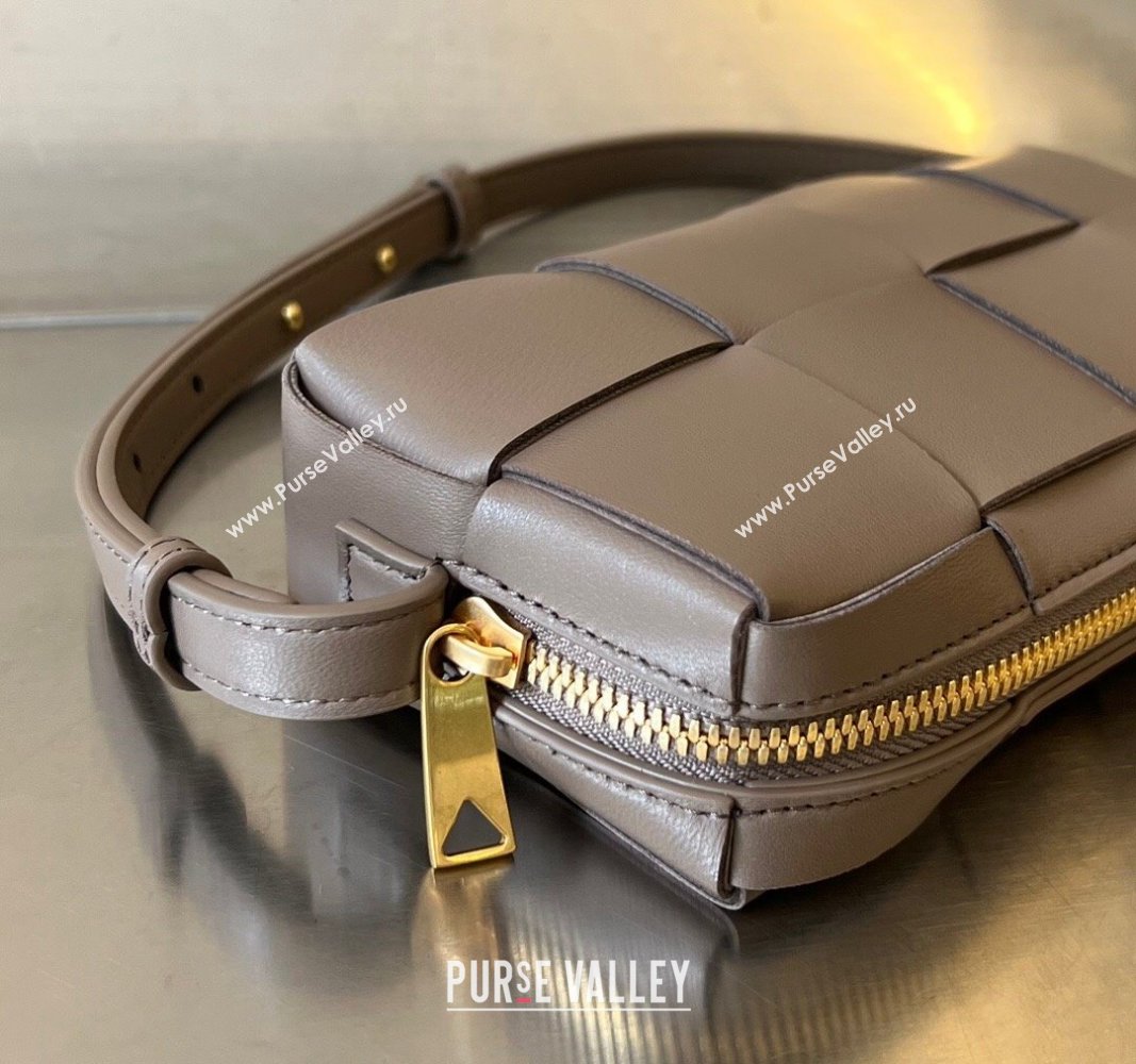 Bottega Veneta Mini Cassette Cross-Body Bag in Intreccio Leather Taupe Grey 2023 755031 (WT-240314049)