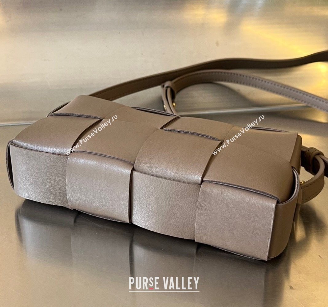Bottega Veneta Mini Cassette Cross-Body Bag in Intreccio Leather Taupe Grey 2023 755031 (WT-240314049)