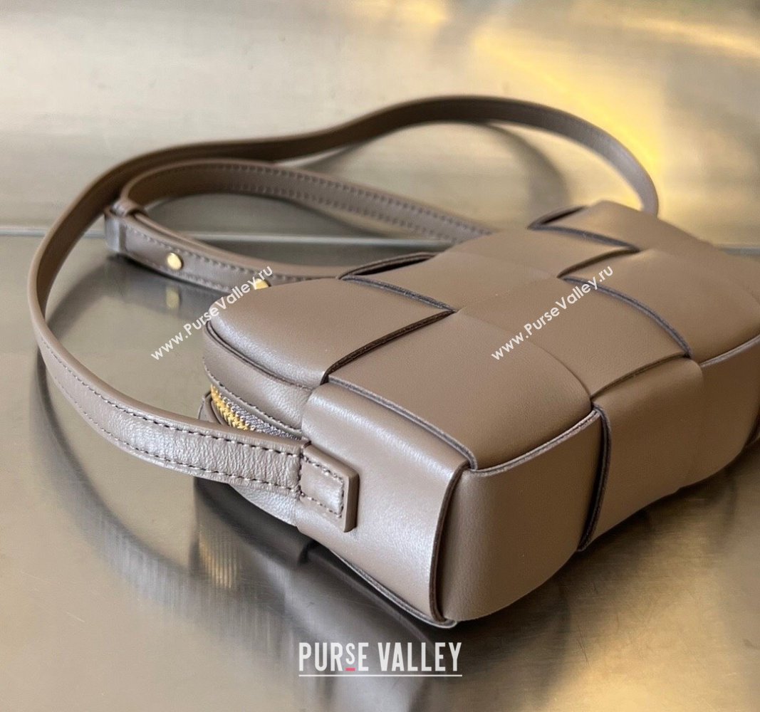 Bottega Veneta Mini Cassette Cross-Body Bag in Intreccio Leather Taupe Grey 2023 755031 (WT-240314049)