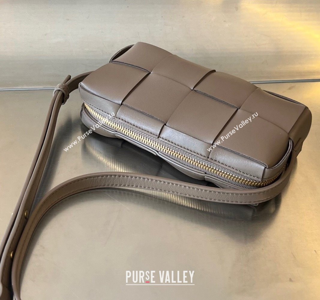 Bottega Veneta Mini Cassette Cross-Body Bag in Intreccio Leather Taupe Grey 2023 755031 (WT-240314049)