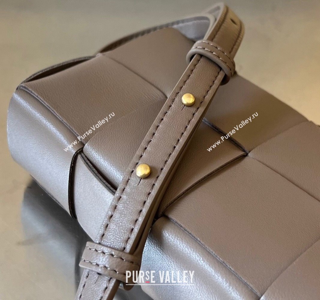 Bottega Veneta Mini Cassette Cross-Body Bag in Intreccio Leather Taupe Grey 2023 755031 (WT-240314049)
