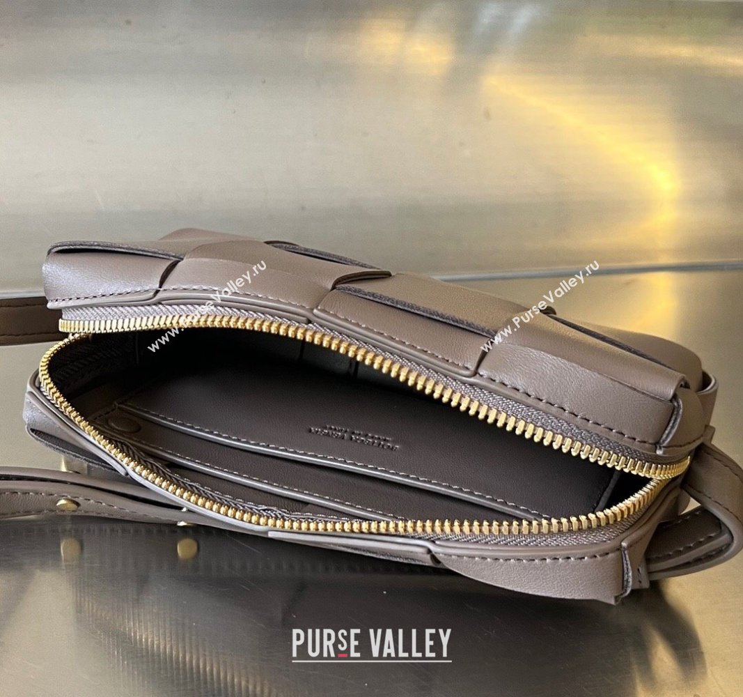 Bottega Veneta Mini Cassette Cross-Body Bag in Intreccio Leather Taupe Grey 2023 755031 (WT-240314049)