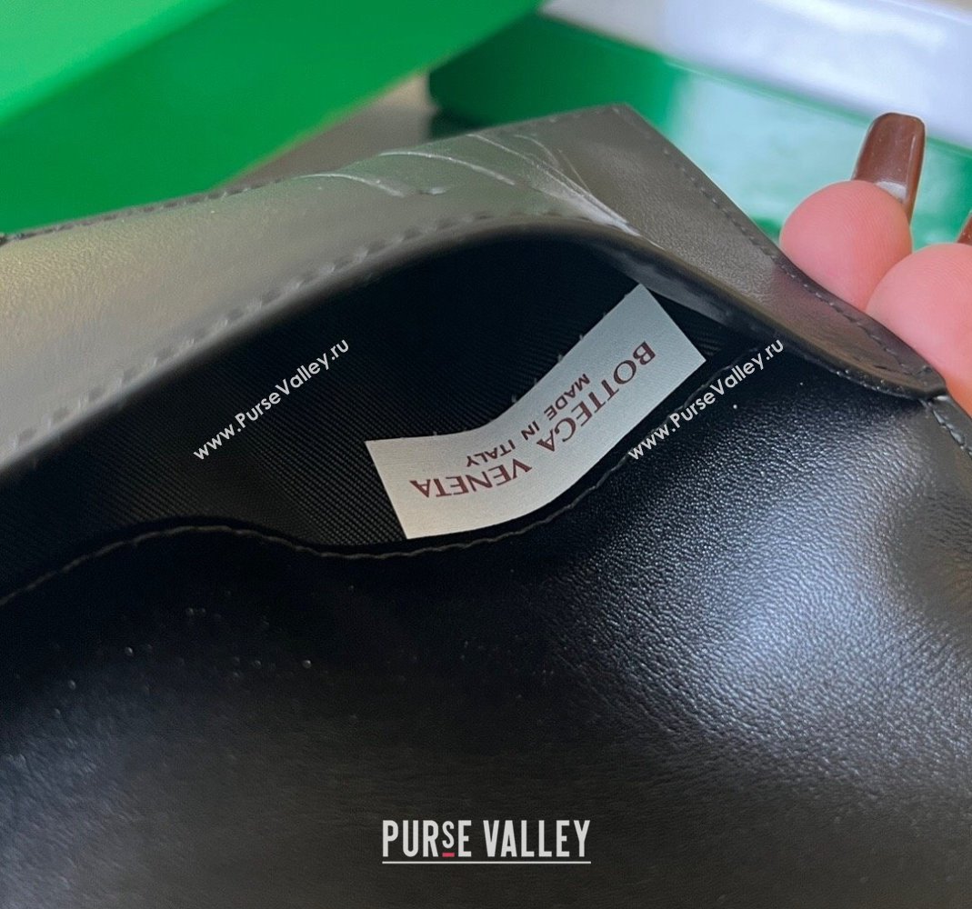 Bottega Veneta Cassette Passport Case Black 2024 777046 (WT-240418087)