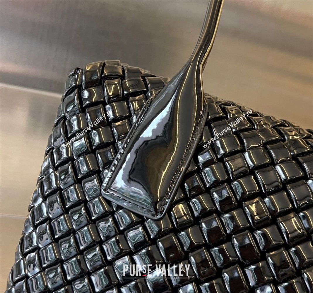 Bottega Veneta Patti Top Handle Bag in Intreccio Patent Leather Black 2024 709420 (WT-240419016)