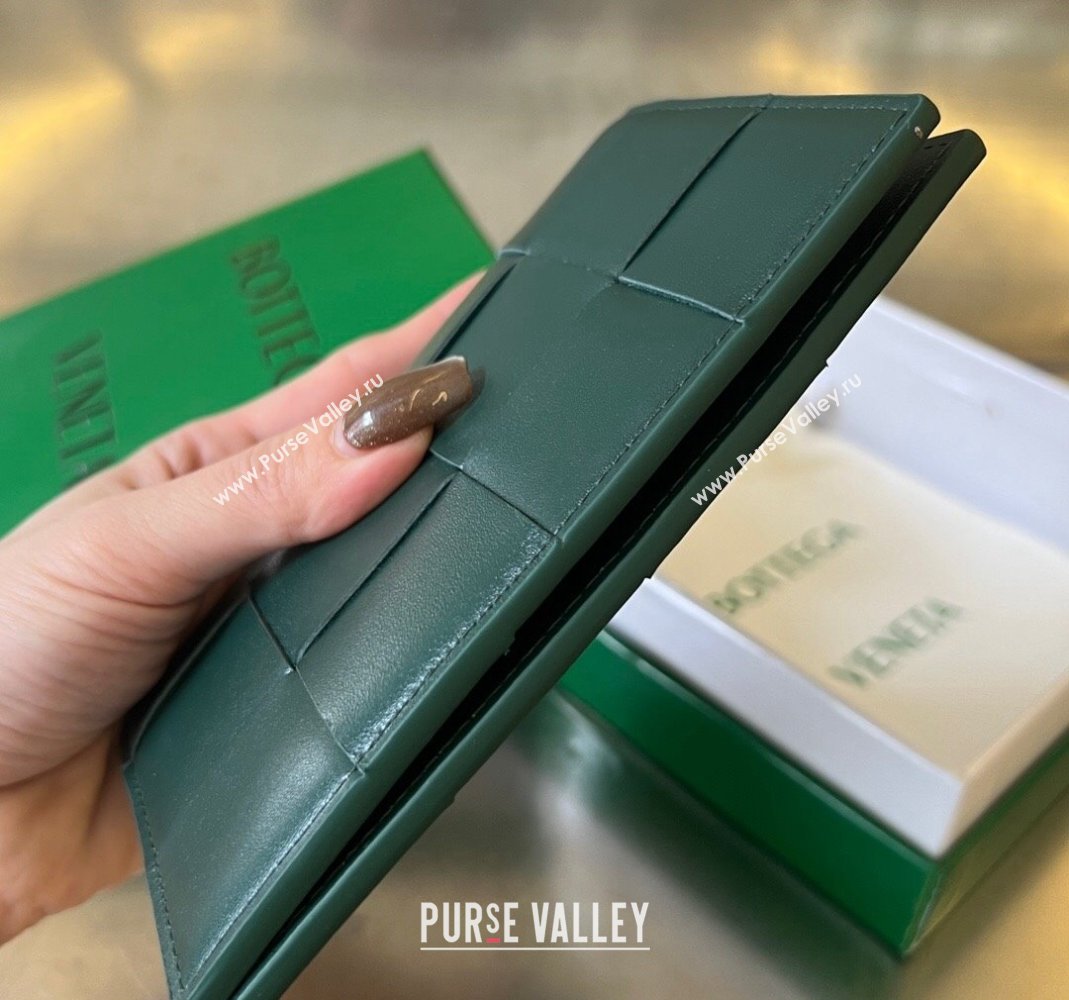 Bottega Veneta Cassette Passport Case Emerald Green 2024 777046 (WT-240418086)