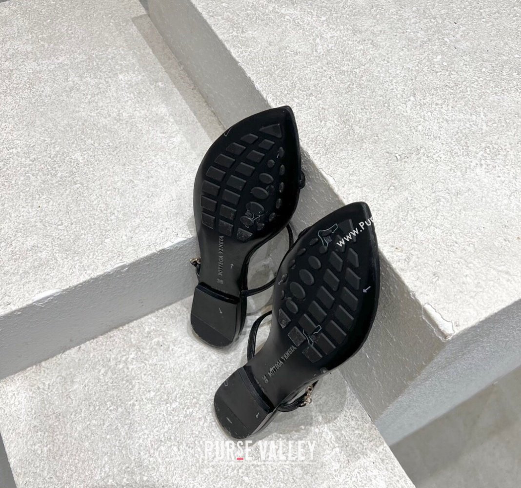 Bottega Veneta Leaf Flat Sandals with Chain in Lambskin Black 2024 (MD-240430175)