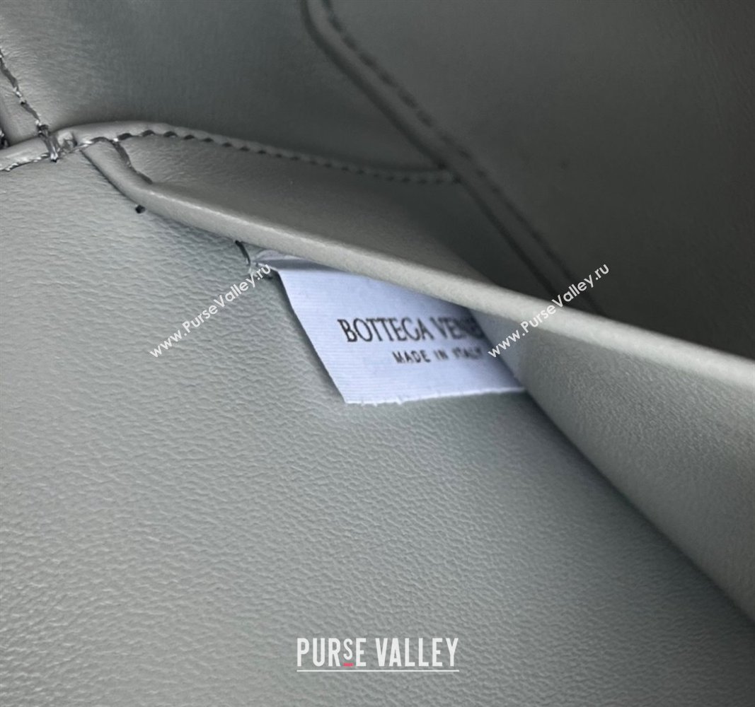 Bottega Veneta Bang Bang Vanity Case in Intrecciato Leather Light Grey 2024 789109 (WT-240528051)