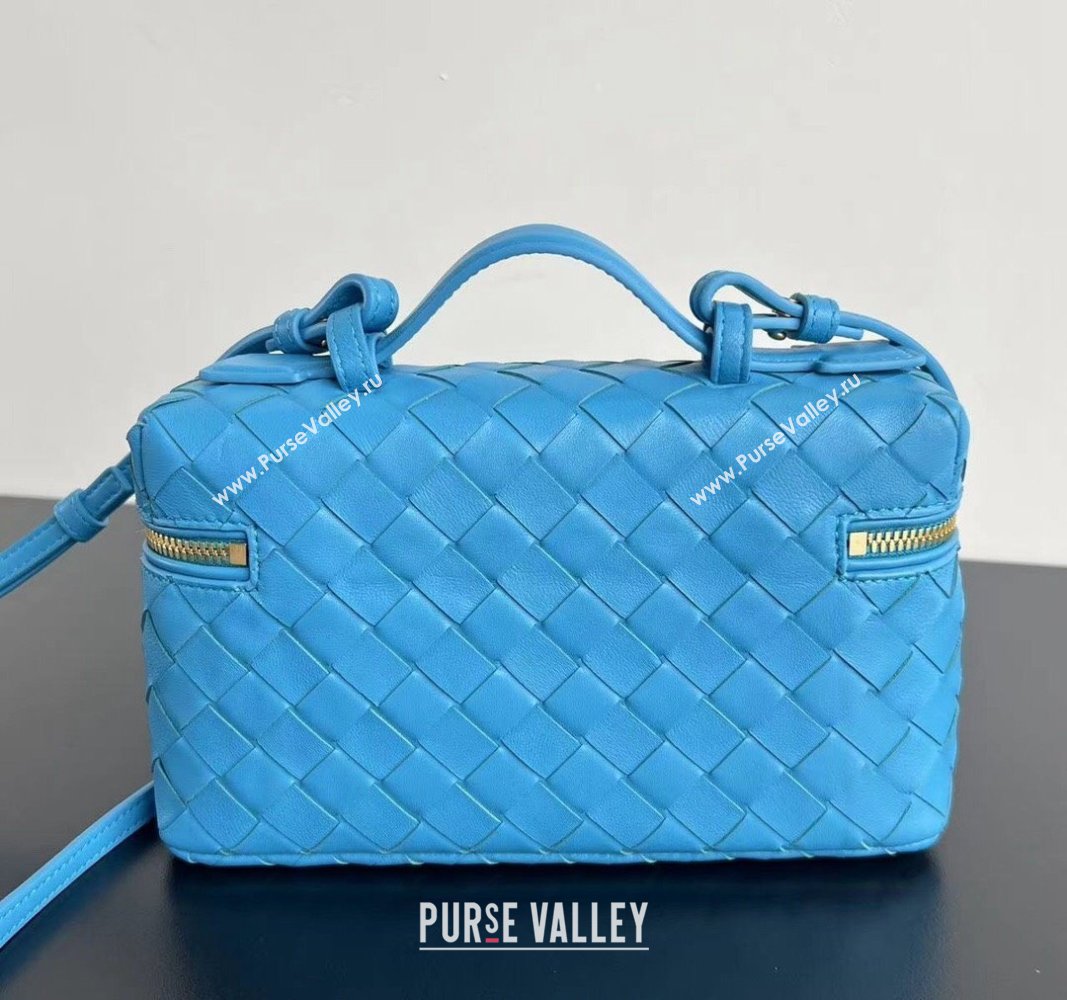 Bottega Veneta Bang Bang Vanity Case in Intrecciato Leather Pool Blue 2024 789109 (WT-240528053)