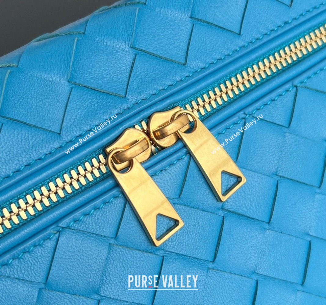 Bottega Veneta Bang Bang Vanity Case in Intrecciato Leather Pool Blue 2024 789109 (WT-240528053)