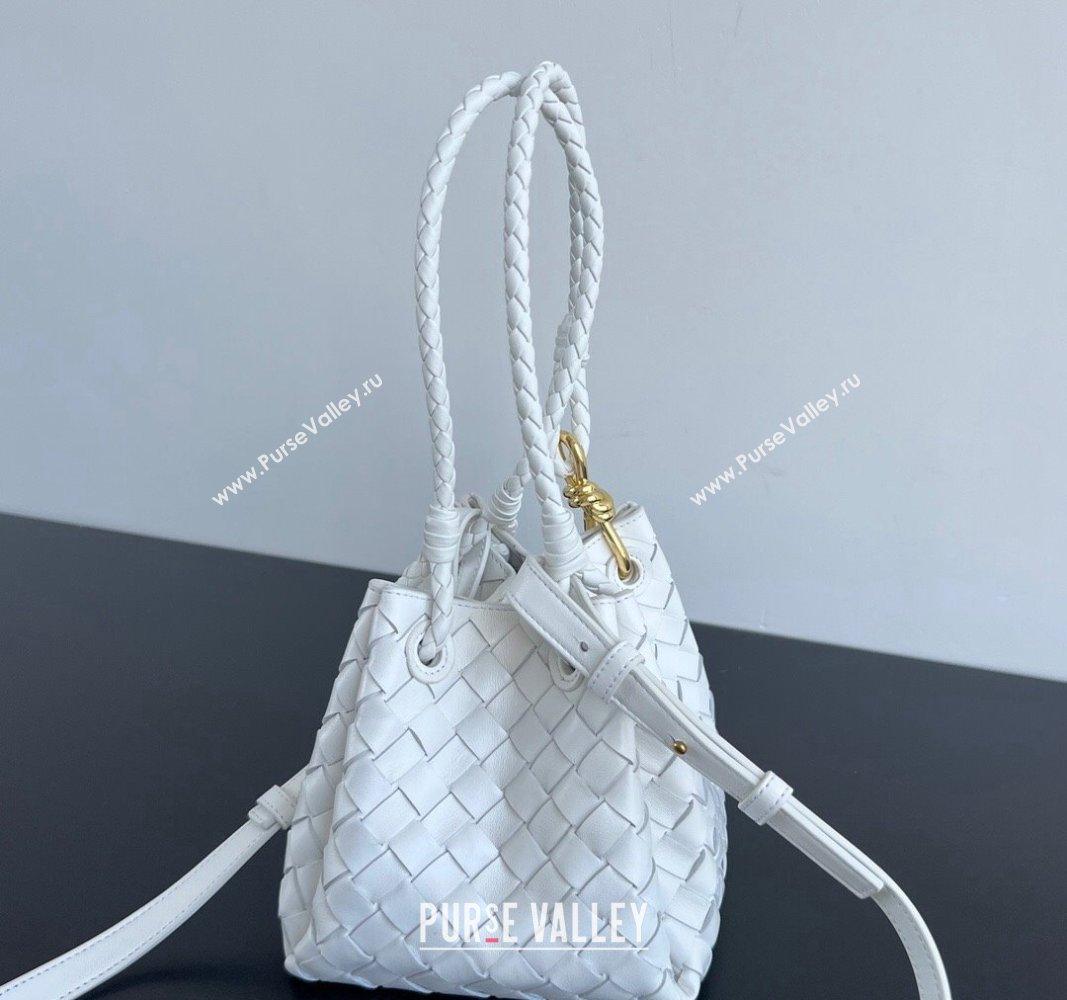 Bottega Veneta Small Parachute Shoulder Bag in Intrecciato Leather 796569 White 2024 (WT-240621013)