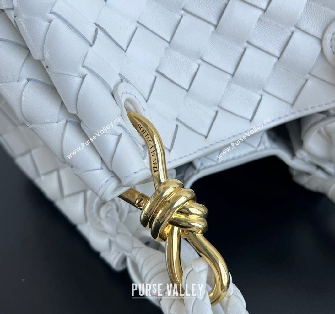 Bottega Veneta Small Parachute Shoulder Bag in Intrecciato Leather 796569 White 2024 (WT-240621013)