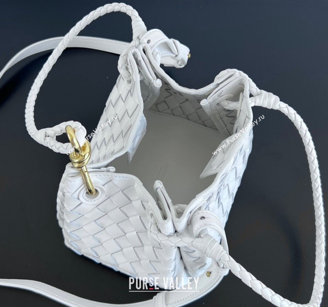 Bottega Veneta Small Parachute Shoulder Bag in Intrecciato Leather 796569 White 2024 (WT-240621013)