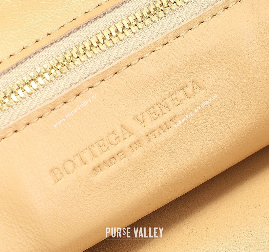 Bottega Veneta Small Jodie Hobo bag in Intrecciato Leather Apricot 2024 600261 (YX-240621019)