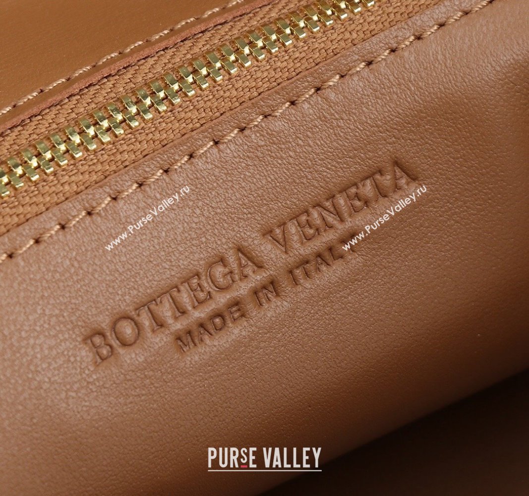 Bottega Veneta Small Jodie Hobo bag in Intrecciato Leather Wood Brown 2024 600261 (YX-240621022)