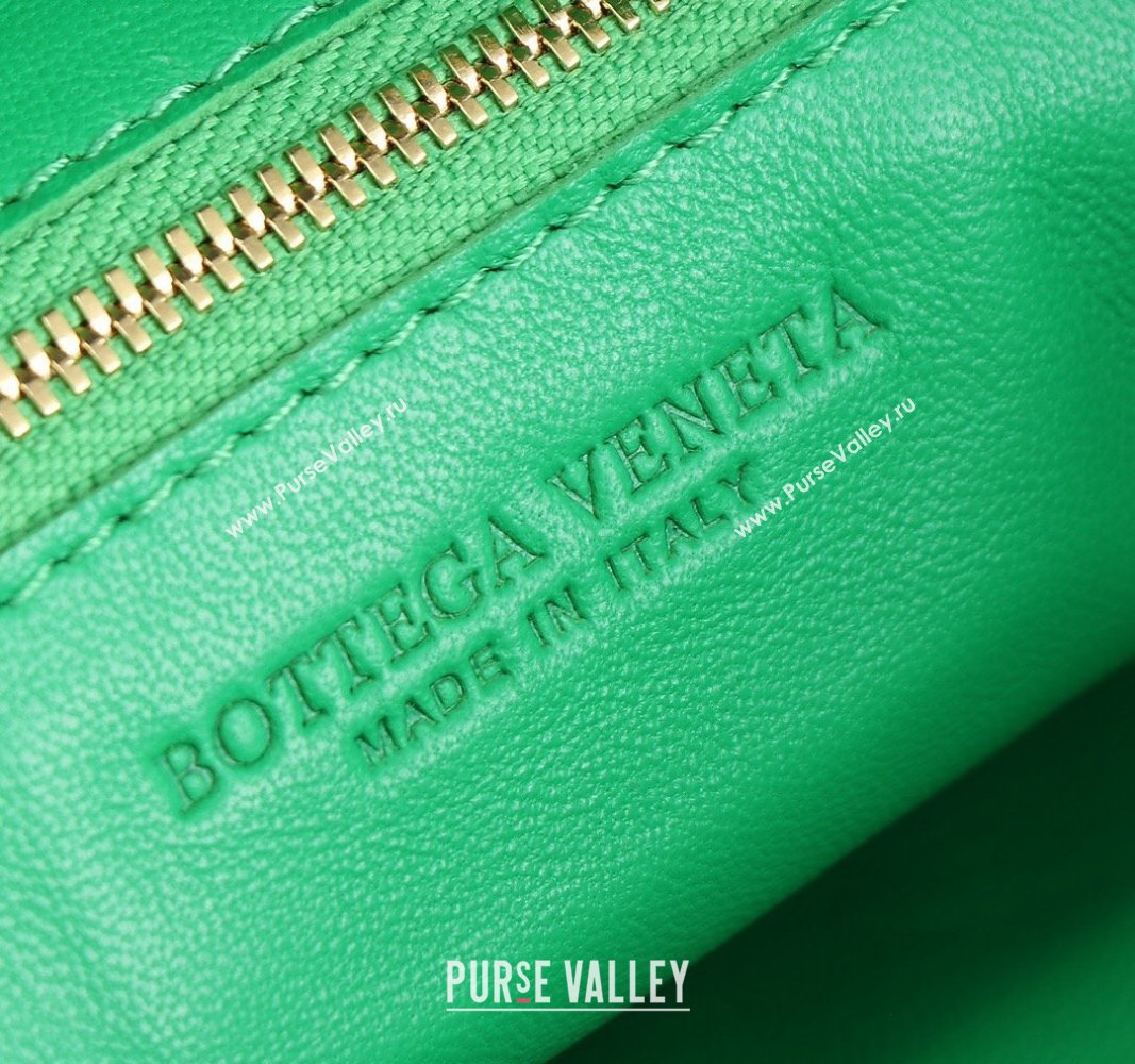 Bottega Veneta Small Jodie Hobo bag in Intrecciato Leather Parrot Green 2024 600261 (YX-240621027)