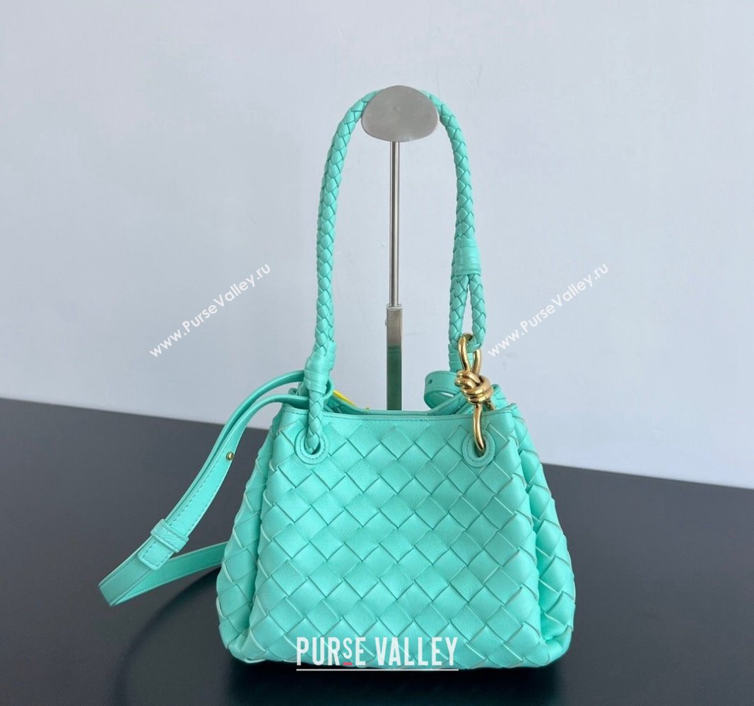 Bottega Veneta Small Parachute Shoulder Bag in Intrecciato Leather 796569 Green oasis 2024 (WT-240621008)