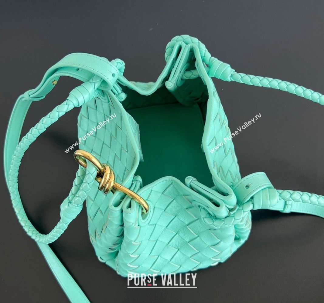 Bottega Veneta Small Parachute Shoulder Bag in Intrecciato Leather 796569 Green oasis 2024 (WT-240621008)