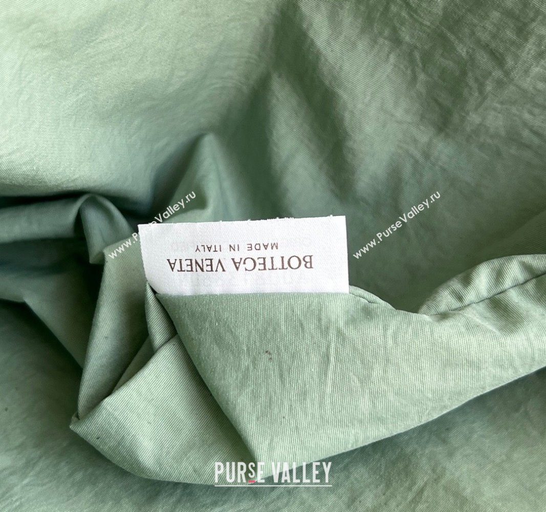 Bottega Veneta Medium Dustbag in Intrecciato Leather 796728 Khaki/New sauge Green 2024 (WT-240712038)