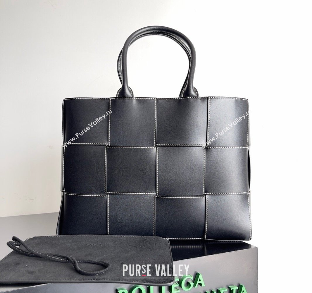 Bottega Veneta Medium Arco Tote Bag in Intrecciato Leather 729244 Black/Stitching 2024 (YX-240919038)